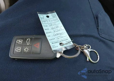 2015 Volvo Xc60 T5/T5 Premier z USA, uszkodzony, nr VIN YV4612RK4F2720418